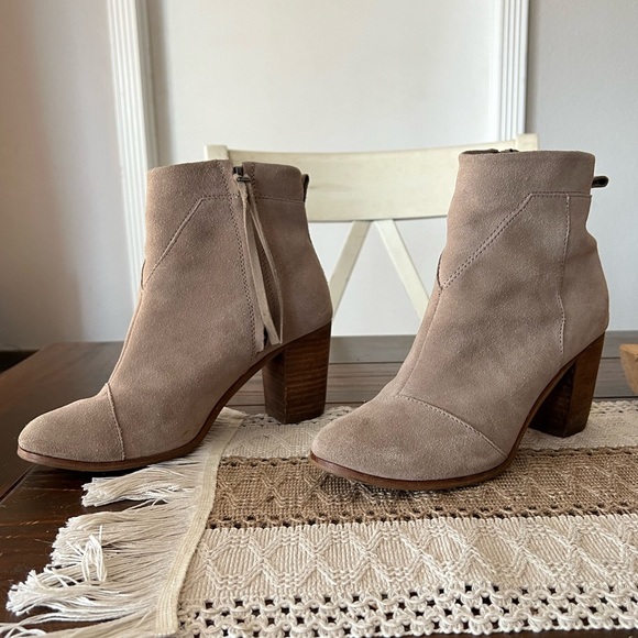 Toms Lunata Suede Block Taupe Heel booties, size W8. - Picture 2 of 12